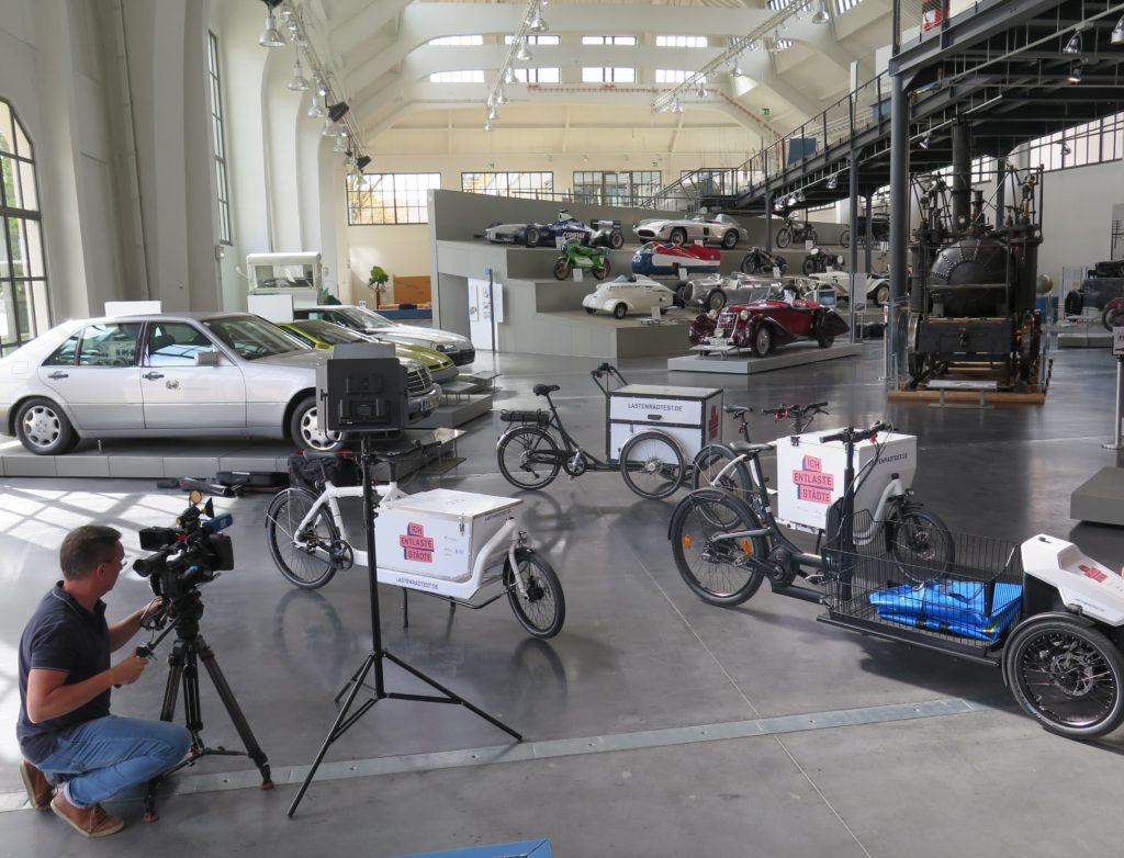 Der Bayerische Rundfunk bei den Drehvorbereitungen. Foto: Arne Behrensen/cargobike.jetzt