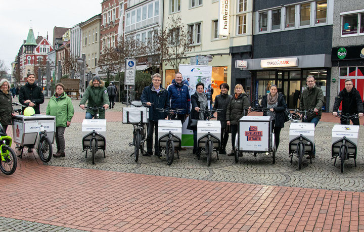 Neun "Ich entlaste Städte"-Lastenräder in Hamm übergeben