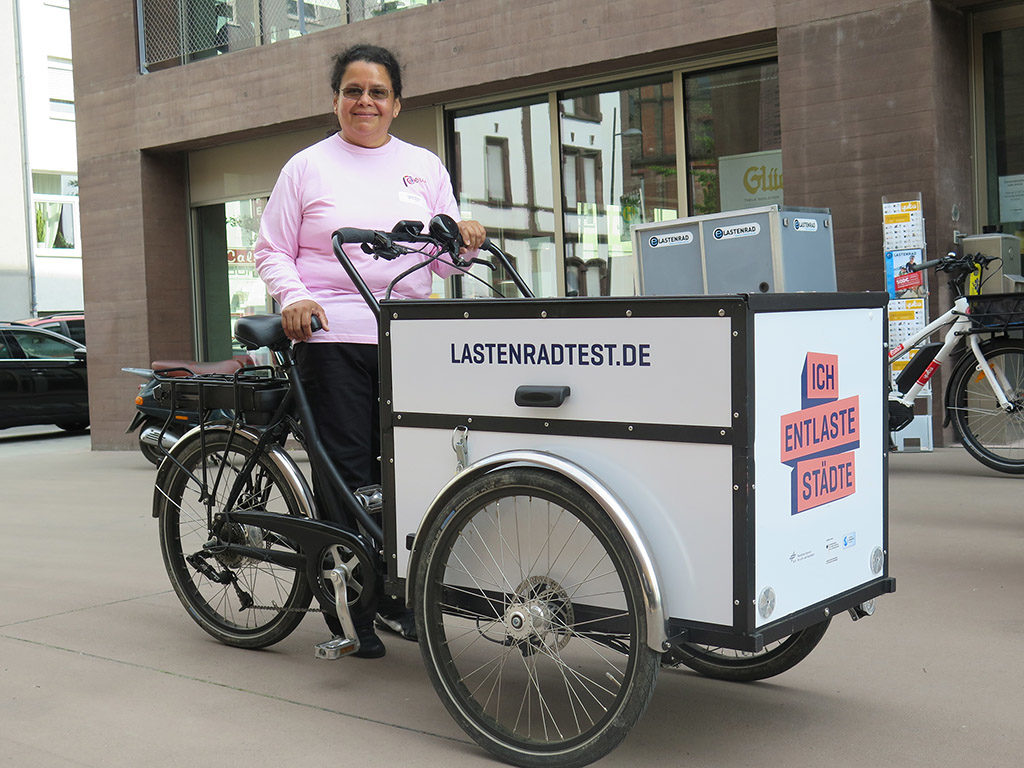 Testerin Clarisa Bravo von der Markus-Schule Altlußheim kam mit "ihrem" dreirädrigen Testlastenrad zur Veranstaltung (Foto: Arne Behrensen)