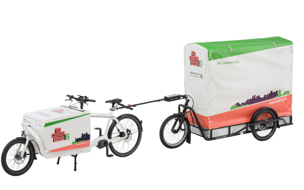 Anhänger Carla Cargo mit Paul Plane, als Gespann mit Lastenrad Larry vs Harry eBullitt