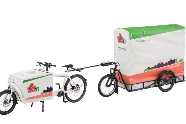 Anhänger Carla Cargo mit Paul Plane, als Gespann mit Lastenrad Larry vs Harry eBullitt