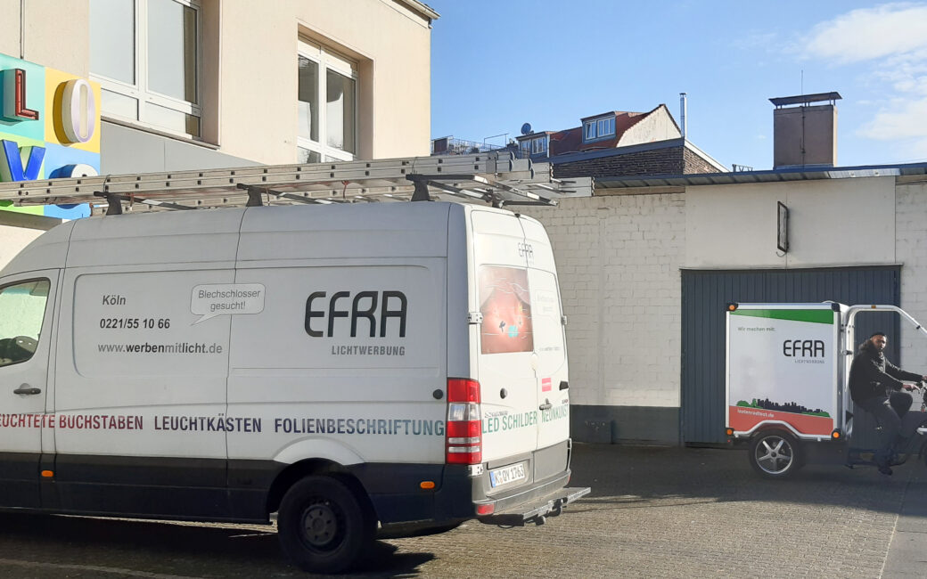 Ein Lastenrad vor der Firma EFRA in Köln