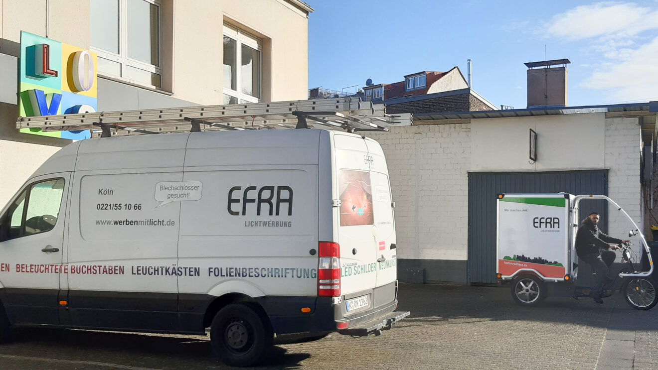 Ein Lastenrad vor der Firma EFRA in Köln