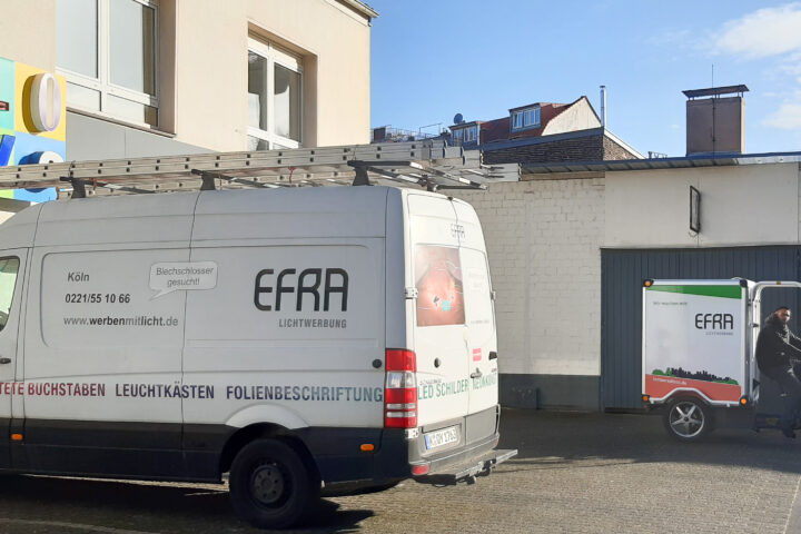 Ein Lastenrad vor der Firma EFRA in Köln